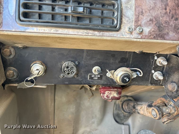 image for item EA7944 2007 International 5900i semi truck