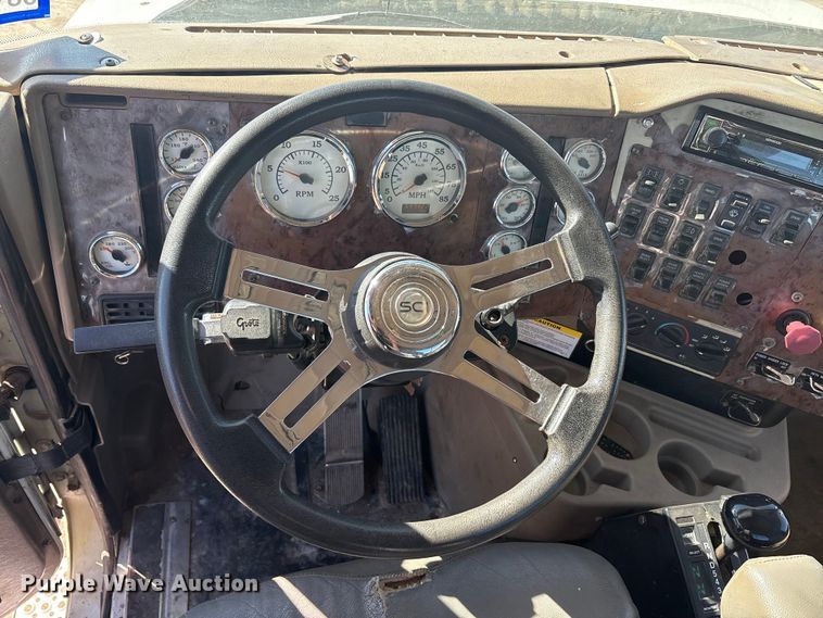 image for item EA7944 2007 International 5900i semi truck