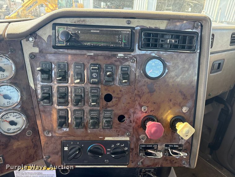 image for item EA7944 2007 International 5900i semi truck