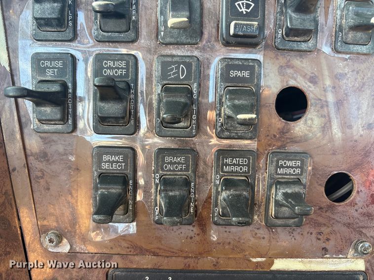 image for item EA7944 2007 International 5900i semi truck