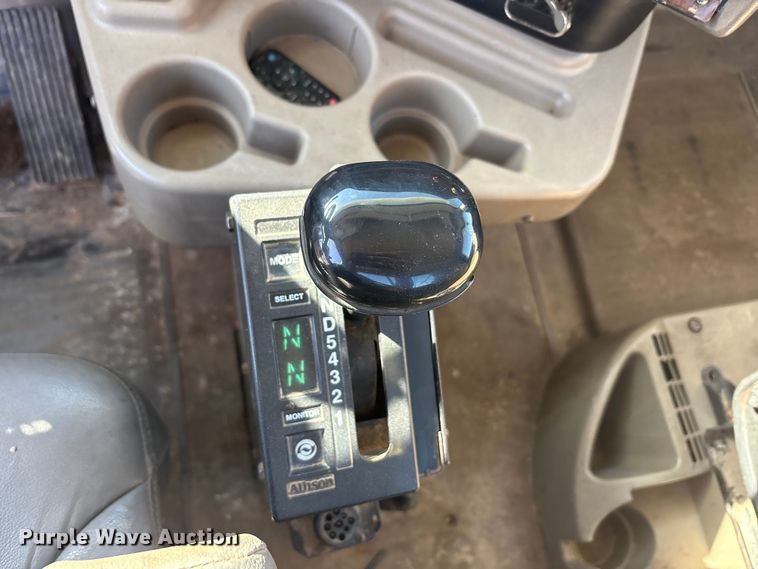 image for item EA7944 2007 International 5900i semi truck