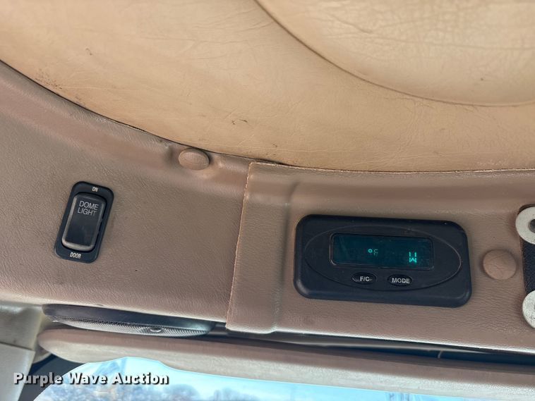 image for item EA7944 2007 International 5900i semi truck