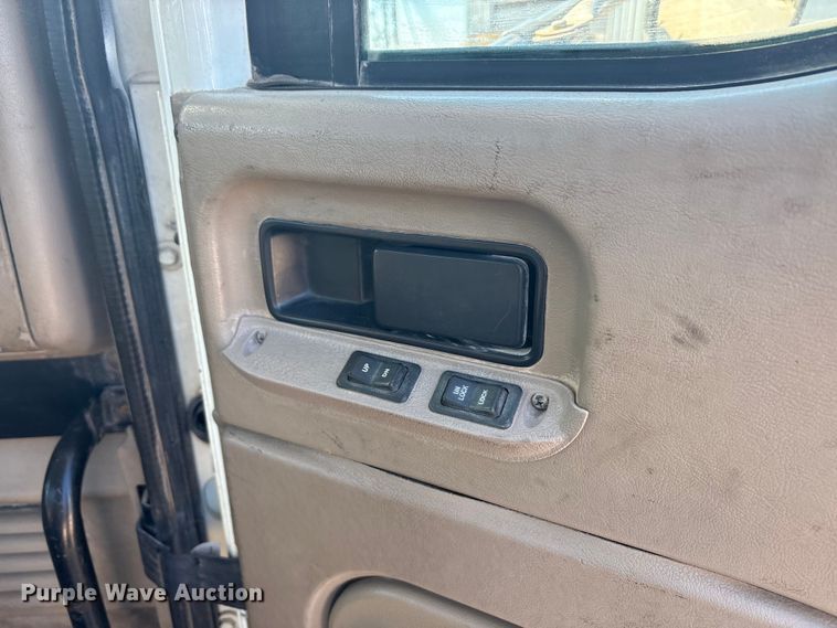 image for item EA7944 2007 International 5900i semi truck