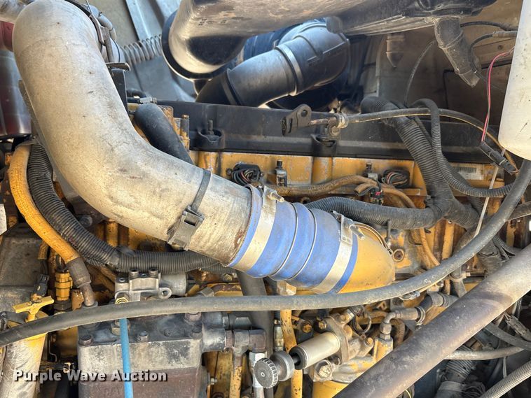 image for item EA7944 2007 International 5900i semi truck