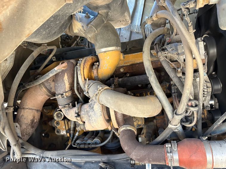 image for item EA7944 2007 International 5900i semi truck