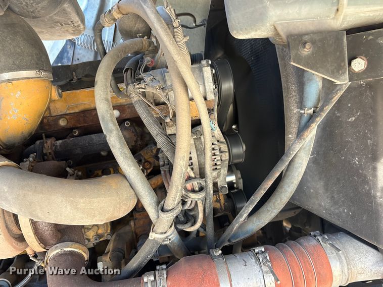 image for item EA7944 2007 International 5900i semi truck