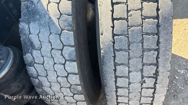 image for item EA7944 2007 International 5900i semi truck