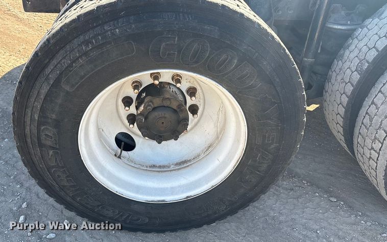 image for item EA7944 2007 International 5900i semi truck