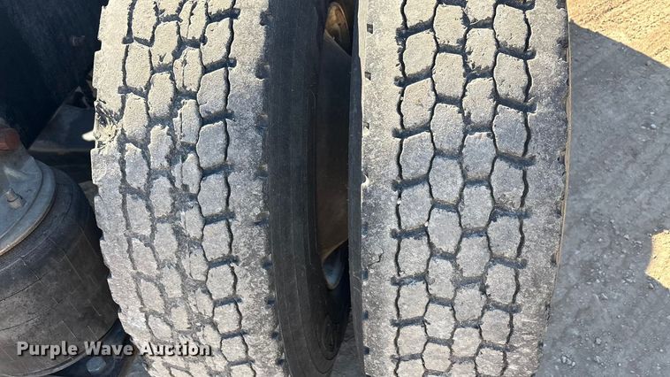 image for item EA7944 2007 International 5900i semi truck