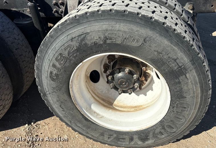 image for item EA7944 2007 International 5900i semi truck