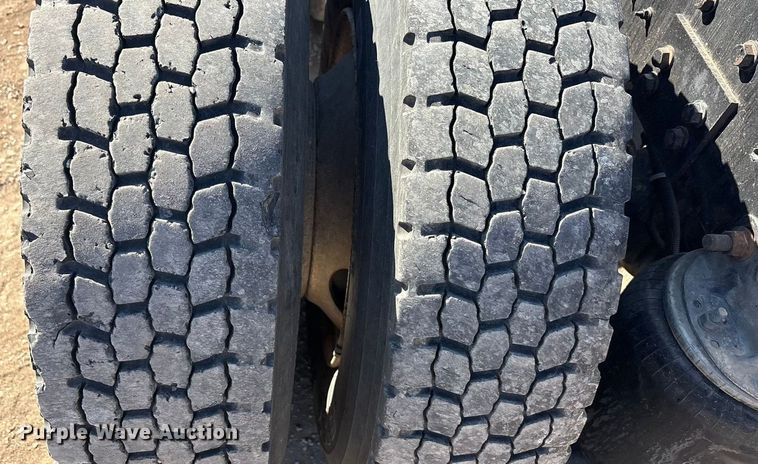 image for item EA7944 2007 International 5900i semi truck