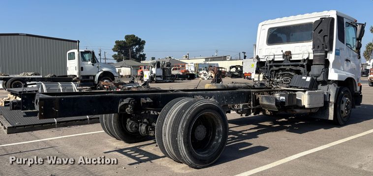 image for item EC8213 2013 UD 2600 truck cab and chassis