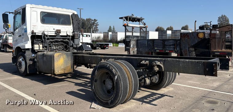 image for item EC8213 2013 UD 2600 truck cab and chassis