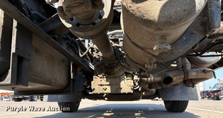 image for item EC8213 2013 UD 2600 truck cab and chassis