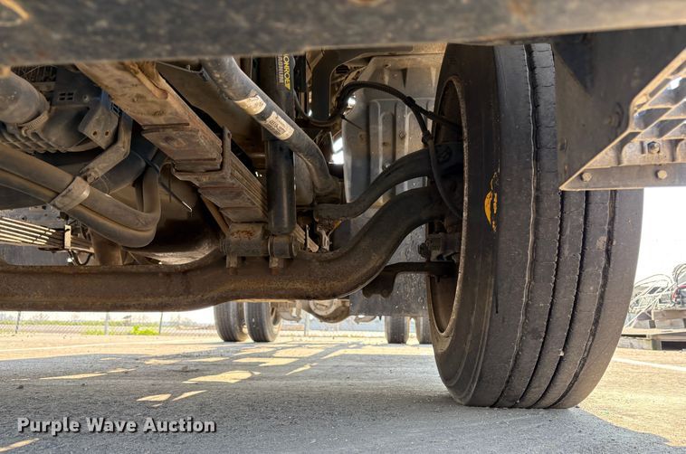 image for item EC8213 2013 UD 2600 truck cab and chassis