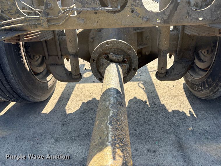 image for item EC8213 2013 UD 2600 truck cab and chassis