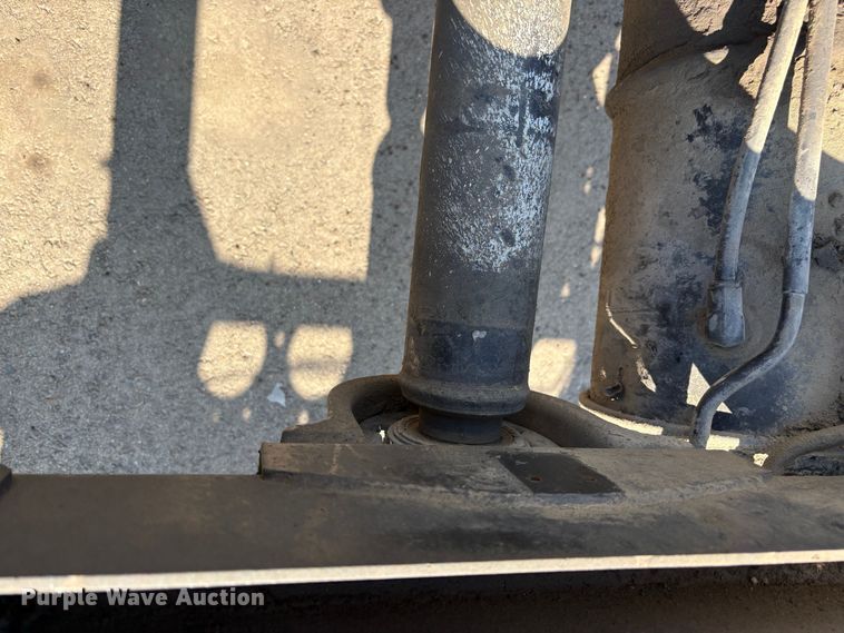 image for item EC8213 2013 UD 2600 truck cab and chassis