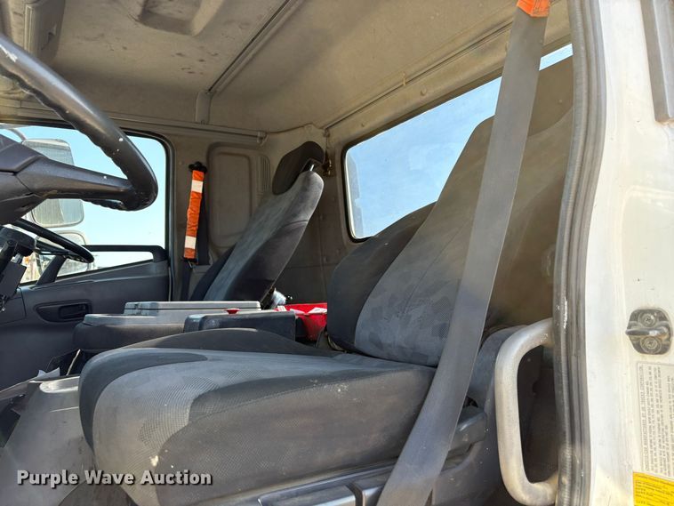 image for item EC8213 2013 UD 2600 truck cab and chassis