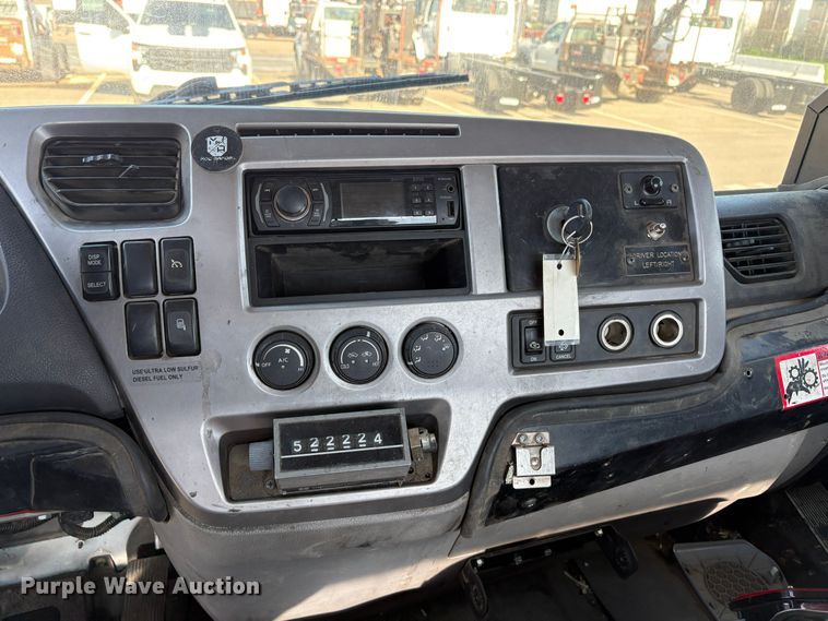 image for item EC8213 2013 UD 2600 truck cab and chassis