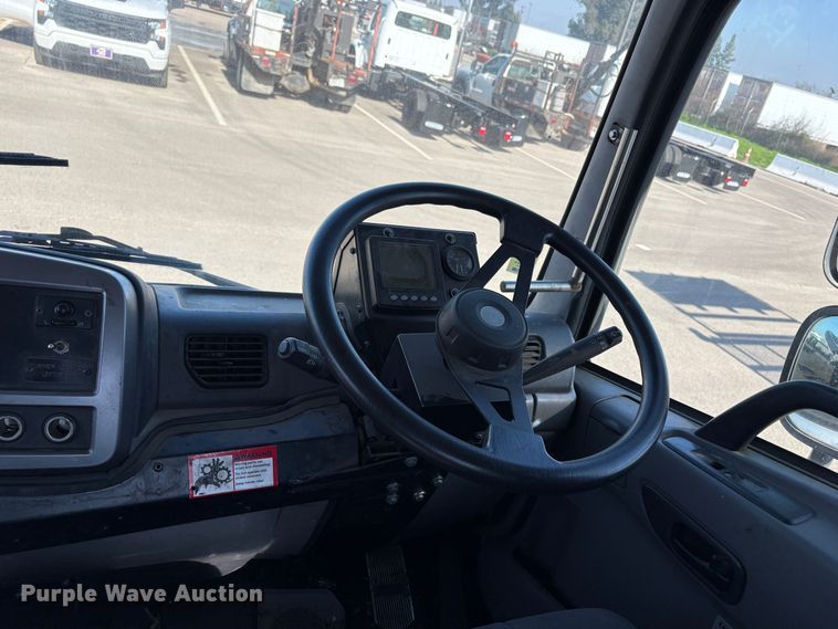 image for item EC8213 2013 UD 2600 truck cab and chassis