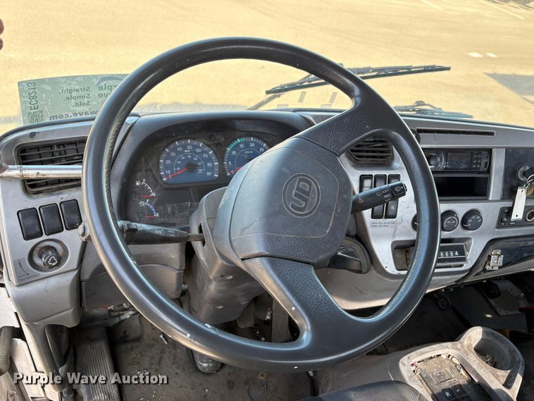 image for item EC8213 2013 UD 2600 truck cab and chassis