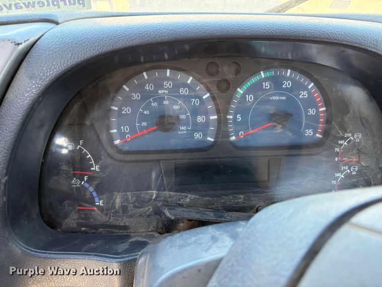 image for item EC8213 2013 UD 2600 truck cab and chassis