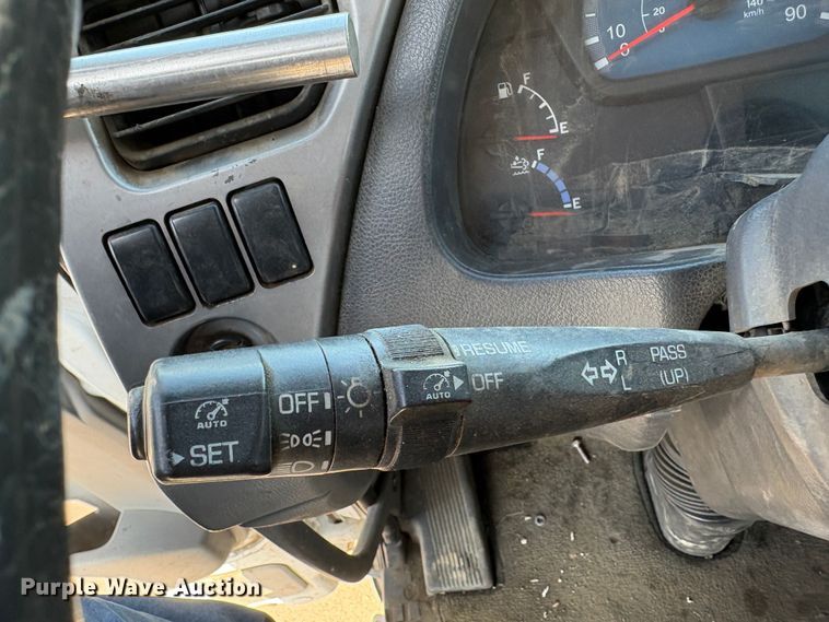 image for item EC8213 2013 UD 2600 truck cab and chassis