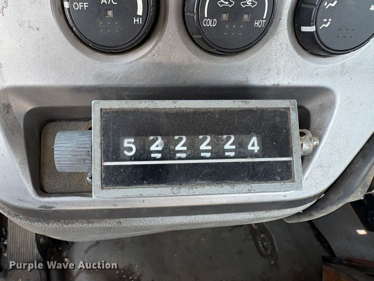 image for item EC8213 2013 UD 2600 truck cab and chassis