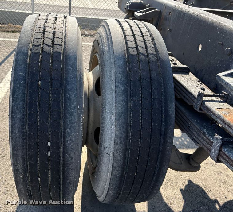 image for item EC8213 2013 UD 2600 truck cab and chassis