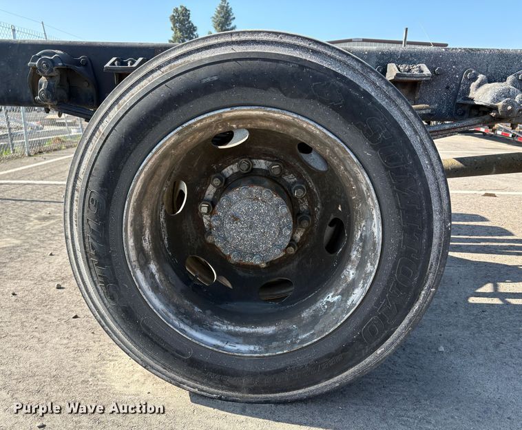 image for item EC8213 2013 UD 2600 truck cab and chassis