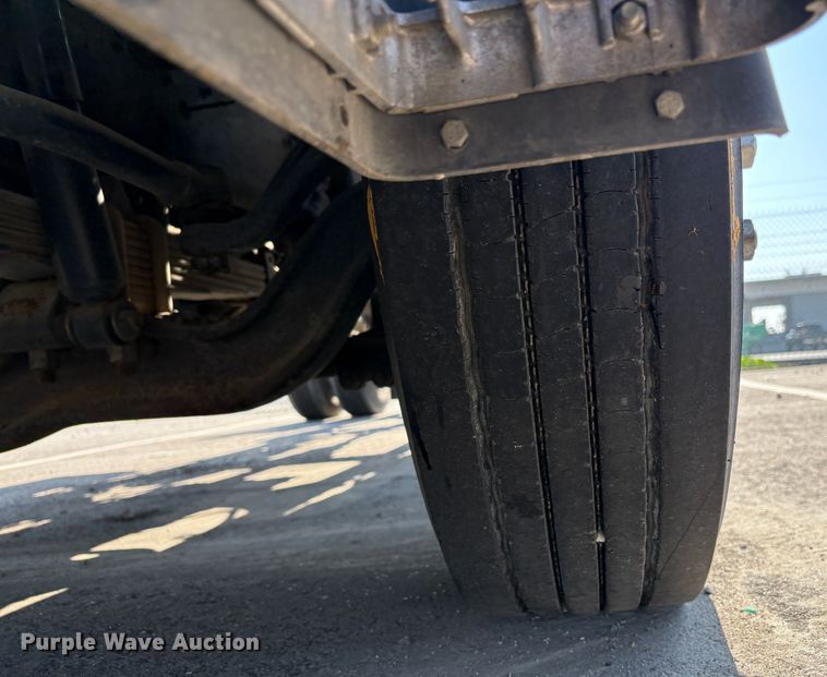 image for item EC8213 2013 UD 2600 truck cab and chassis