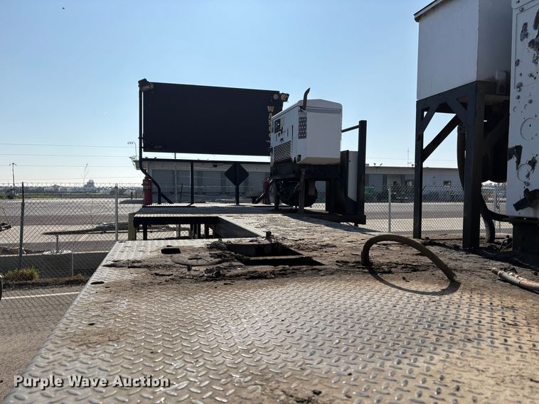 image for item EC8214 2013 Peterbilt 320 flatbed truck