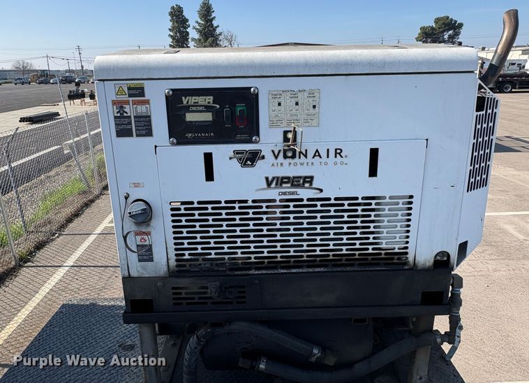 image for item EC8214 2013 Peterbilt 320 flatbed truck