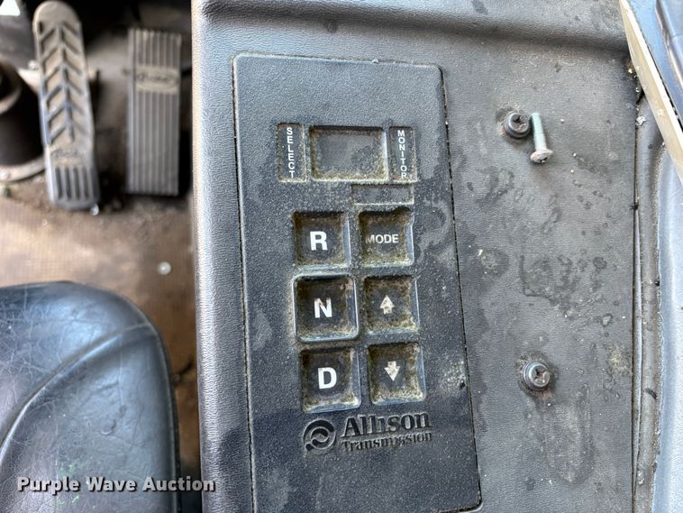 image for item EC8214 2013 Peterbilt 320 flatbed truck