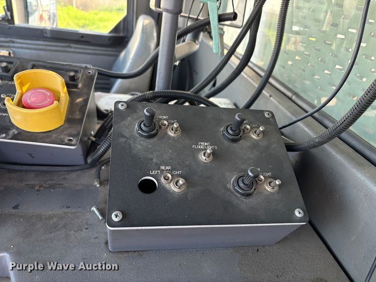 image for item EC8214 2013 Peterbilt 320 flatbed truck