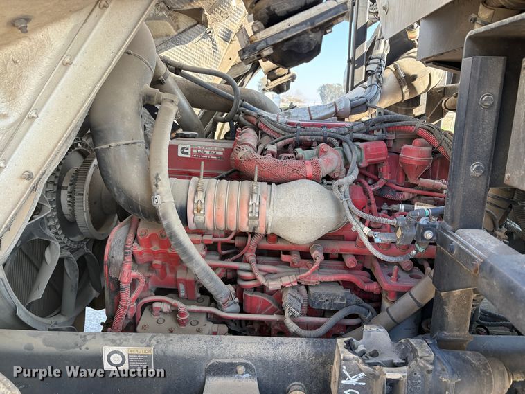 image for item EC8214 2013 Peterbilt 320 flatbed truck