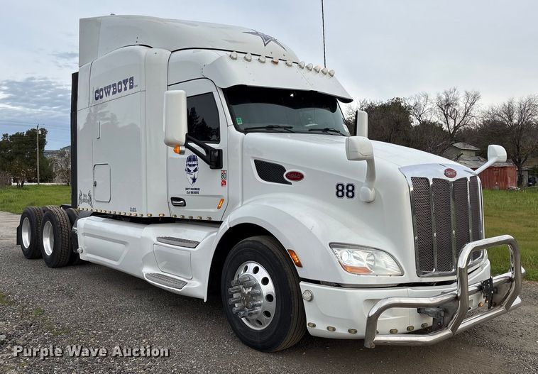 image for item EC8239 2017 Peterbilt 579 semi truck
