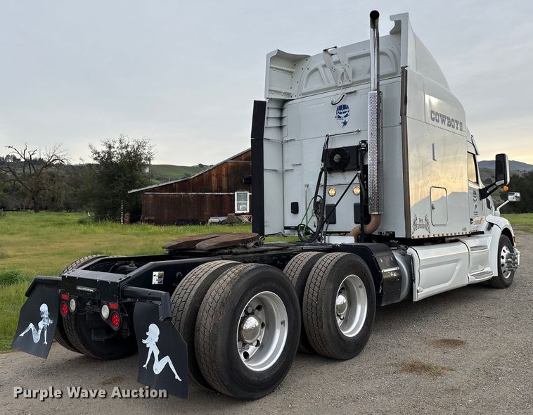 image for item EC8239 2017 Peterbilt 579 semi truck