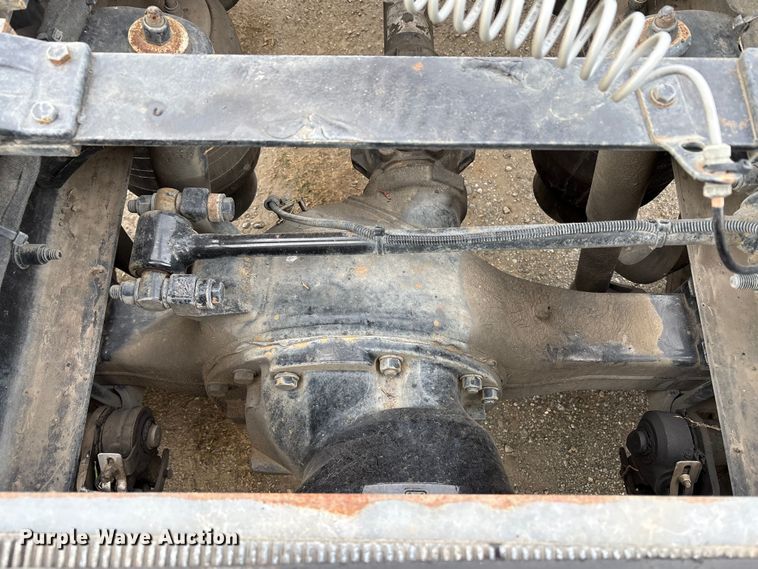 image for item EC8239 2017 Peterbilt 579 semi truck