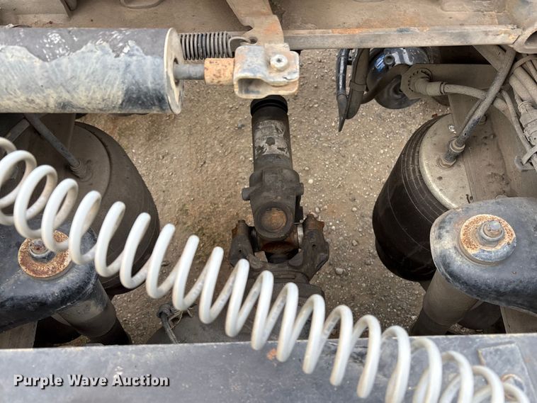 image for item EC8239 2017 Peterbilt 579 semi truck