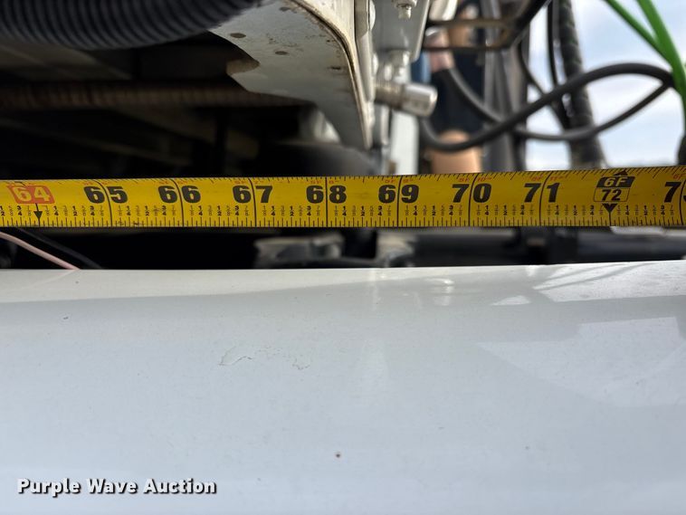 image for item EC8239 2017 Peterbilt 579 semi truck