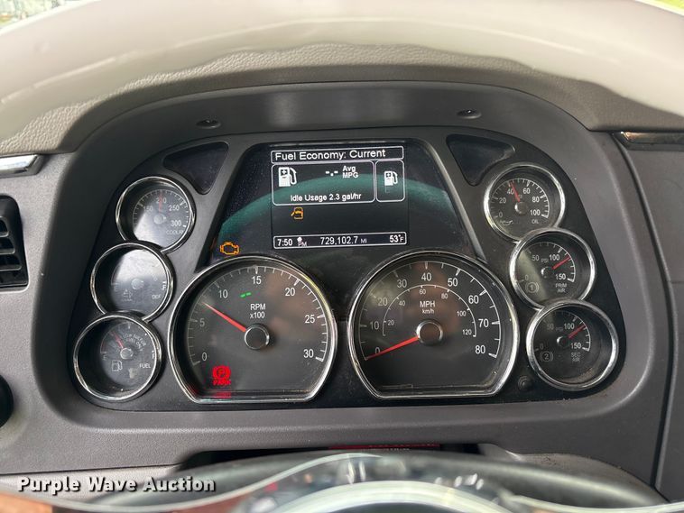 image for item EC8239 2017 Peterbilt 579 semi truck