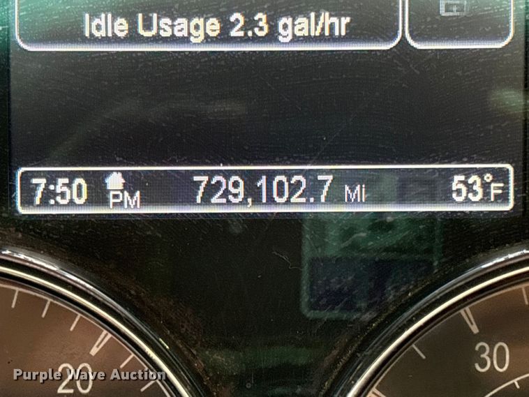 image for item EC8239 2017 Peterbilt 579 semi truck