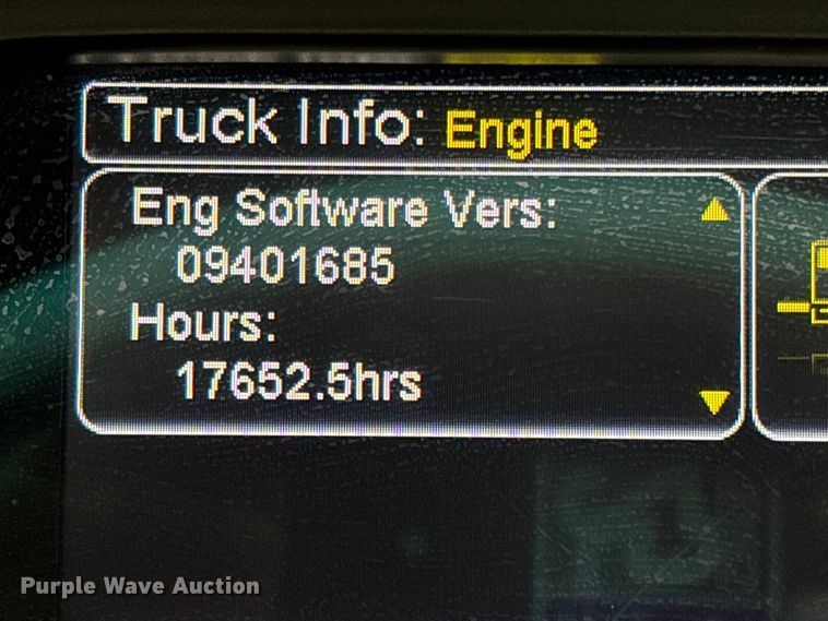 image for item EC8239 2017 Peterbilt 579 semi truck