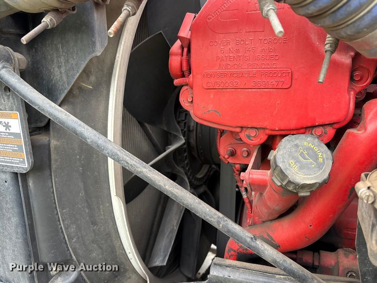 image for item EC8239 2017 Peterbilt 579 semi truck