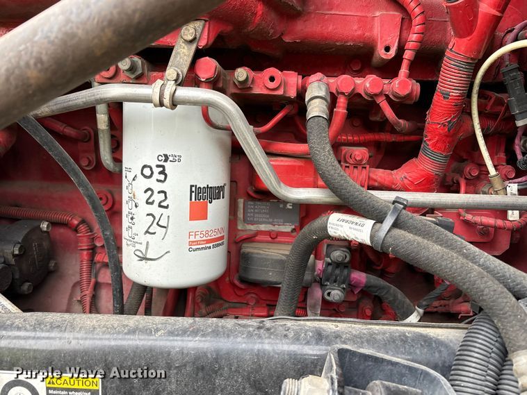 image for item EC8239 2017 Peterbilt 579 semi truck