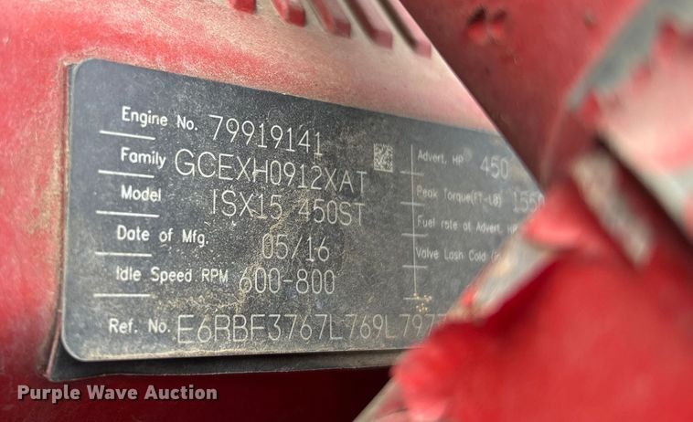 image for item EC8239 2017 Peterbilt 579 semi truck