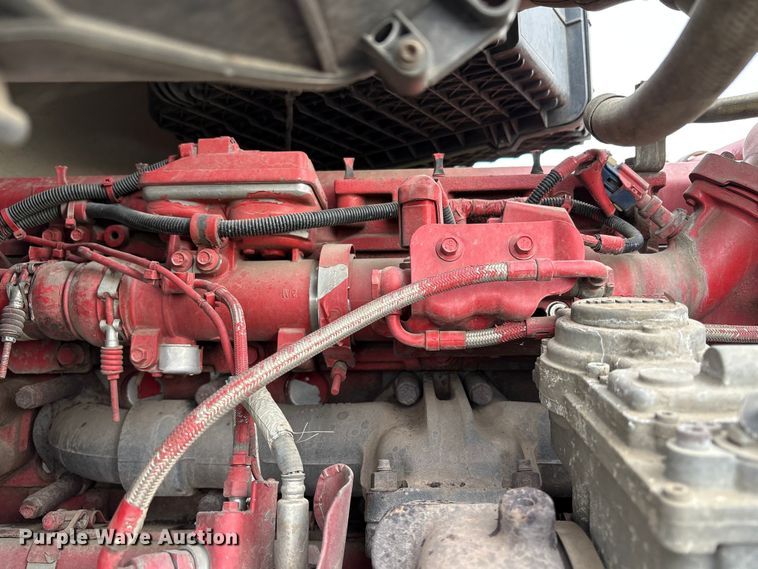 image for item EC8239 2017 Peterbilt 579 semi truck