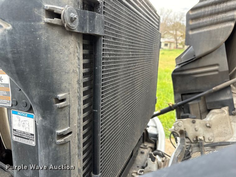 image for item EC8239 2017 Peterbilt 579 semi truck