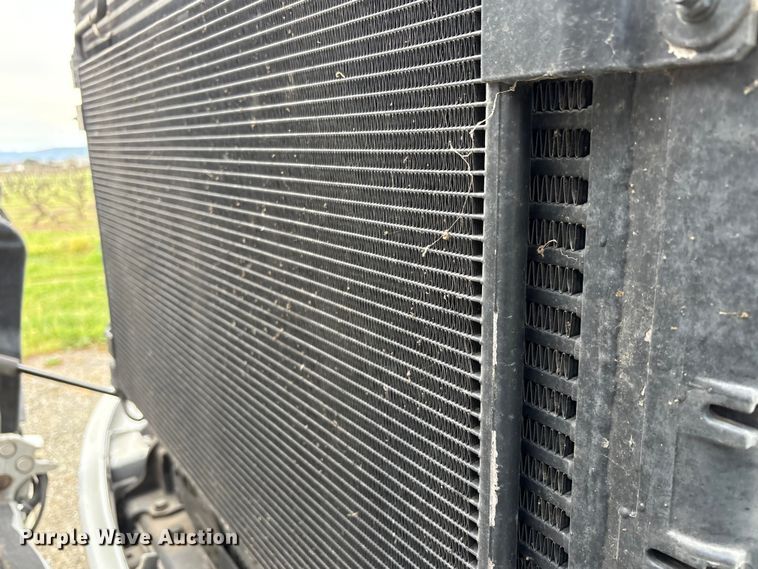 image for item EC8239 2017 Peterbilt 579 semi truck